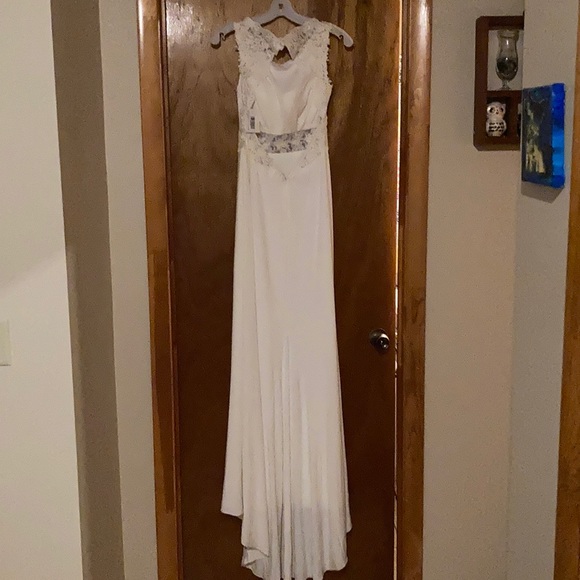David’s Bridal Wedding Dress - Picture 2 of 2